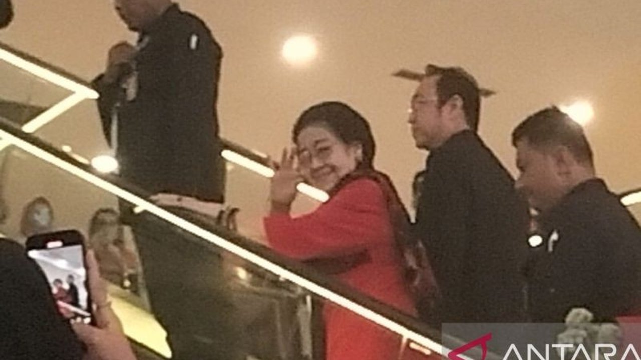 Ketua Umum PDI Perjuangan Megawati Soekarnoputri menginstruksikan kader PDIP untuk kompak membantu korban bencana di Sumatera dan Aceh, menekankan pentingnya gotong royong dalam pemulihan pascabencana.
