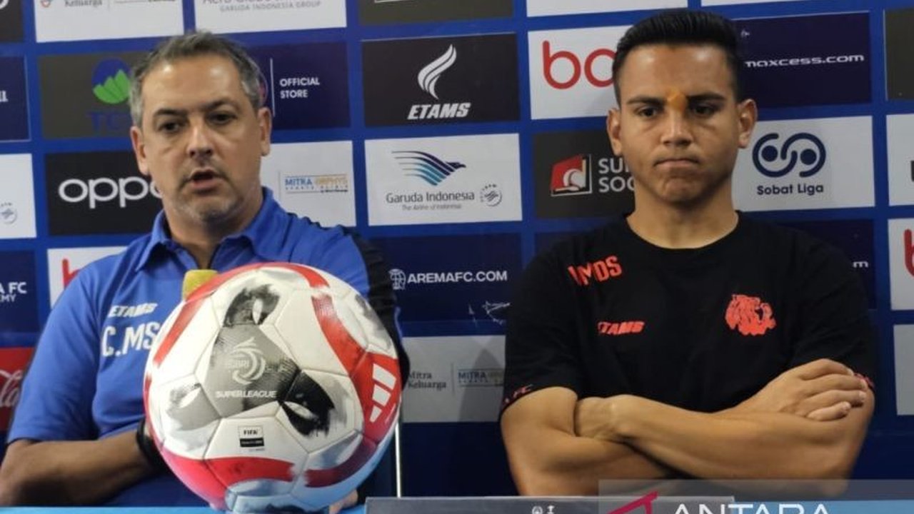 Jelang laga krusial Arema FC vs Persik Kediri, Pelatih Marcos Santos menekankan pentingnya fokus dan emosi terkontrol demi raihan tiga poin di kandang.