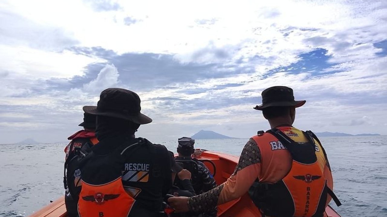 Tim SAR gabungan masih berjibaku mencari Nurdin, nelayan hilang Lampung Timur yang diduga jatuh dari kapal KM Aldo Putra 02 di Perairan Kuala Penet.