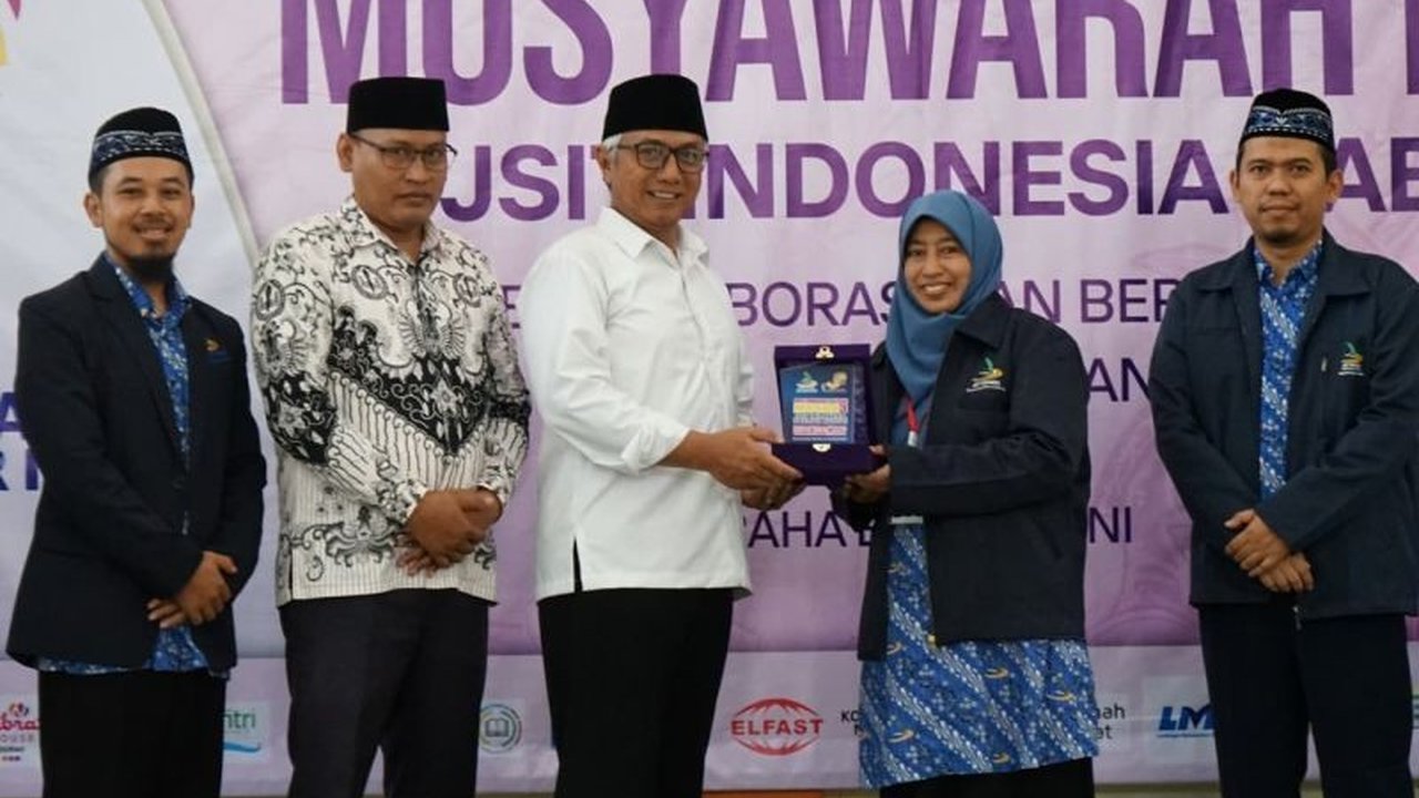 Pemerintah Kota Kediri mengingatkan pentingnya kolaborasi menghadapi Tantangan Digitalisasi Pendidikan dalam Musda ke-3 JSIT, demi mencetak generasi adaptif dan berkarakter. Simak selengkapnya!