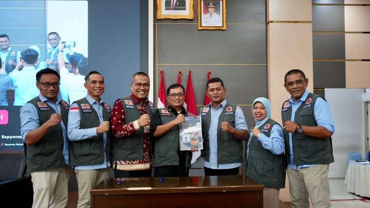 Pemerintah Kabupaten Solok mencatat kerugian akibat bencana hidrometeorologi mencapai Rp1,9 triliun, dengan 12 dari 14 kecamatan terdampak luas dan tanpa korban jiwa.