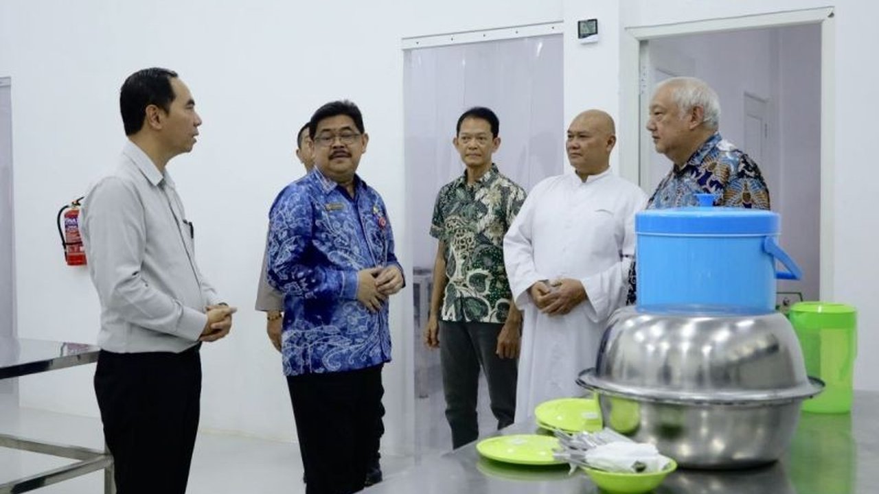 Pemerintah Provinsi Kalimantan Selatan meresmikan SPPG Kelayan Timur, fasilitas baru yang akan memperluas jangkauan Program Makan Bergizi Gratis bagi masyarakat Banjarmasin, memastikan asupan gizi berkualitas.