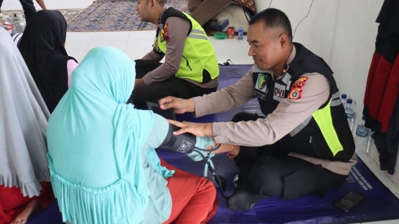Pusdokkes Polri bersama Bidokkes Polda Aceh gencar memberikan layanan kesehatan di wilayah pelosok Aceh yang terdampak bencana, memastikan kondisi warga tetap terjaga pascabencana dengan jangkauan luas.