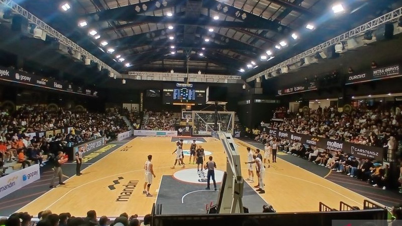 Dewa United Banten kesulitan mengimbangi Pelita Jaya di babak pertama pembuka IBL 2026, tertinggal 39-50 dan tertekan sepanjang laga.