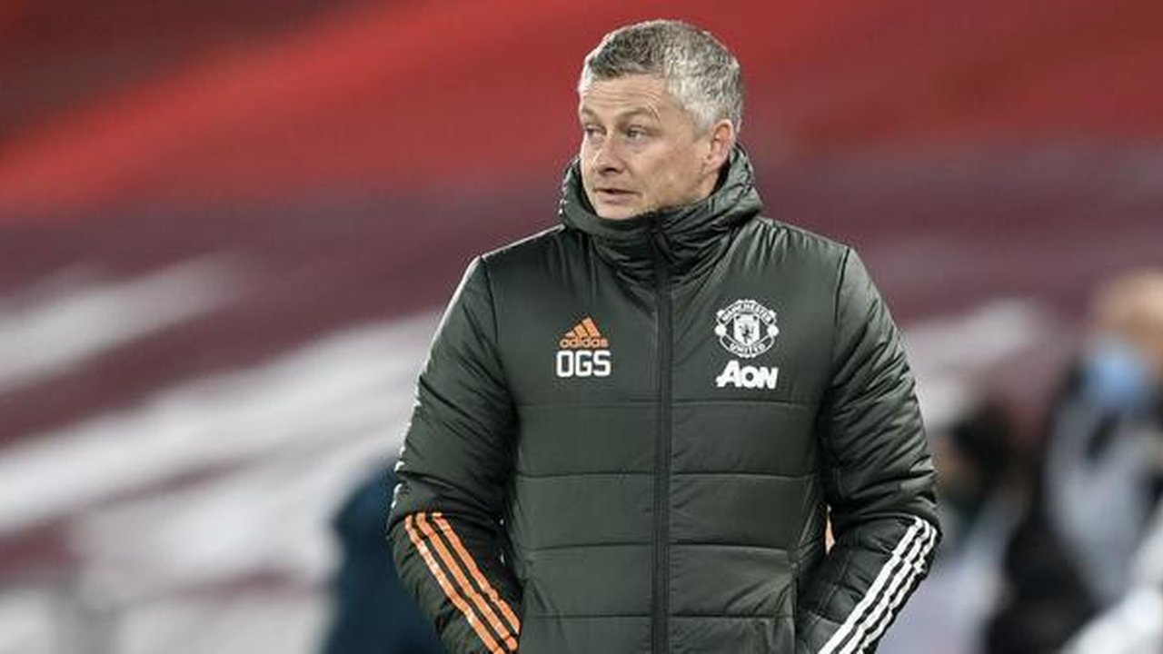 Manajer Manchester United (MU) Ole Gunnar Solskjaer dalam laga kontra Liverpool dalam lanjutan Liga Inggris di Anfield, Minggu (17/1/2021). (Michael Regan/Pool via AP)