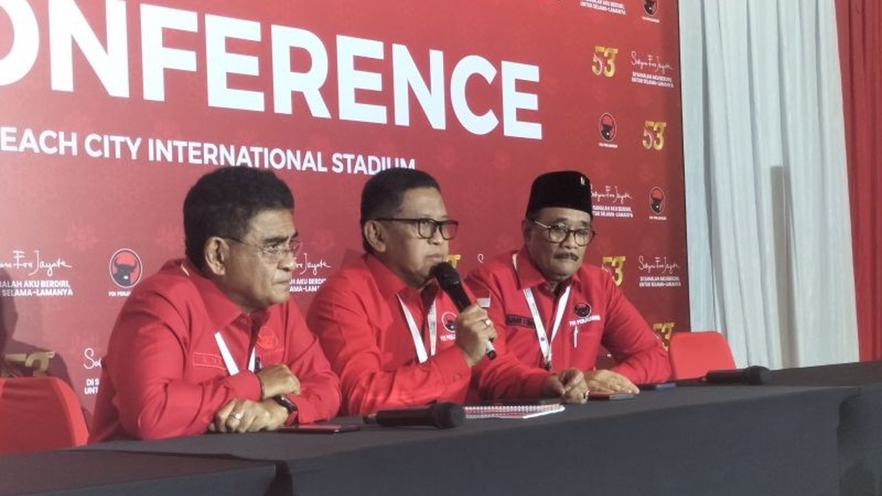 PDI Perjuangan menggelar Rapat Kerja Nasional (Rakernas) untuk membahas sikapnya terkait isu pemilihan kepala daerah (Pilkada), sementara hasil survei menunjukkan mayoritas pemilih menolak Pilkada dipilih oleh DPRD.