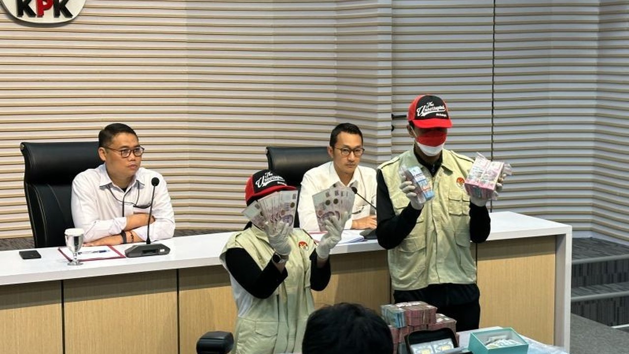Komisi Pemberantasan Korupsi (KPK) menetapkan lima tersangka dalam kasus dugaan suap pemeriksaan pajak setelah melakukan operasi tangkap tangan (OTT KPK Pajak) di lingkungan Kantor Pelayanan Pajak Madya Jakarta Utara.