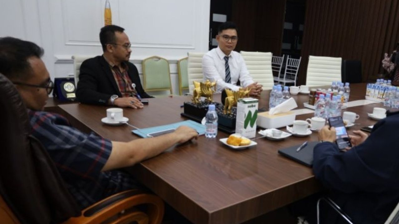 Bupati Kutai Kartanegara Aulia Rahman Basri menegaskan pentingnya Kontribusi Perseroda Kukar dalam memajukan pembangunan dan kesejahteraan masyarakat melalui peningkatan pendapatan asli daerah.