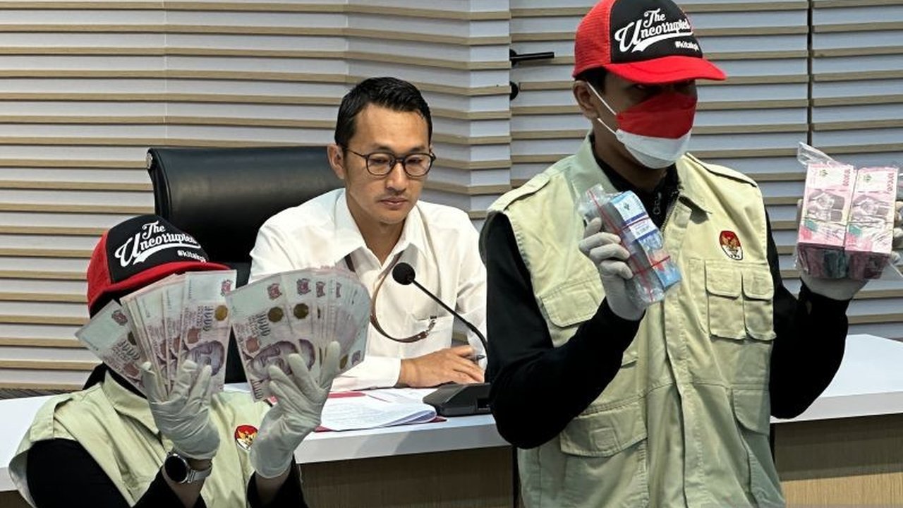 Komisi Pemberantasan Korupsi (KPK) berhasil sita barang bukti suap pajak senilai Rp6,38 miliar dalam operasi tangkap tangan (OTT) terkait pengaturan pajak di KPP Madya Jakarta Utara, mengungkap praktik korupsi yang melibatkan pegawai pajak dan pihak swast