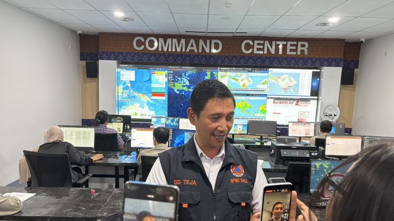 Antisipasi musim hujan, BPBD Bali memasang Sistem Peringatan Dini Banjir Denpasar di enam titik rawan banjir, meningkatkan kesiapsiagaan warga terhadap potensi bencana.