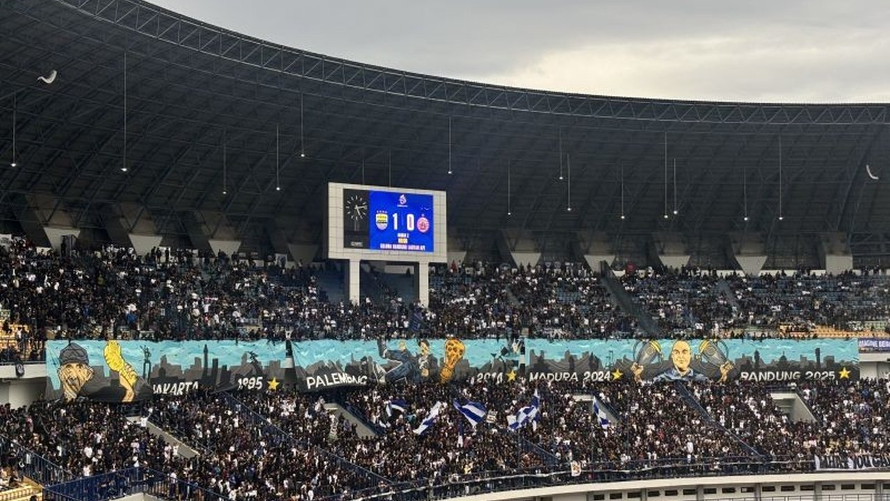 Kemenangan dramatis 1-0 atas rival abadi Persija Jakarta mengukuhkan Persib sebagai juara paruh musim Liga Super. Gol tunggal Beckham Putra memastikan Maung Bandung kokoh di puncak klasemen sementara.