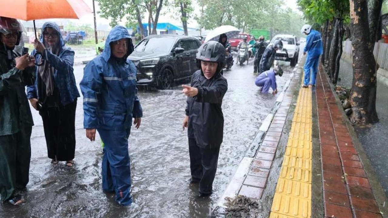 Bupati Gowa Sitti Husniah Talenrang menginstruksikan jajarannya untuk siaga penuh. Masyarakat diimbau **waspada banjir Gowa** dan longsor akibat cuaca ekstrem sesuai rilis BMKG yang memprediksi curah hujan tinggi.