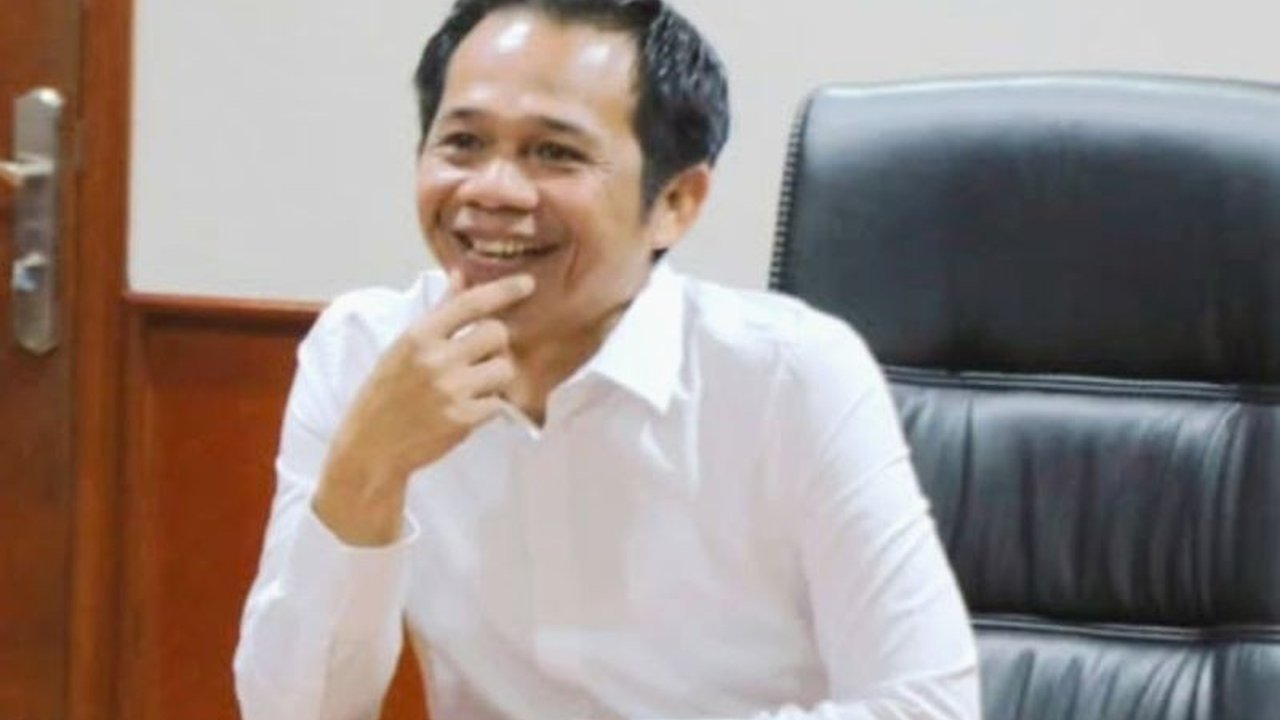 Pemerintah Kabupaten Purwakarta resmi menerapkan sistem kerja fleksibel atau Flexible Working Arrangement (FWA) bagi Aparatur Sipil Negara (ASN) setiap Kamis, dimulai pada 15 Januari, dengan tujuan efisiensi anggaran dan menjaga kualitas pelayanan publik.