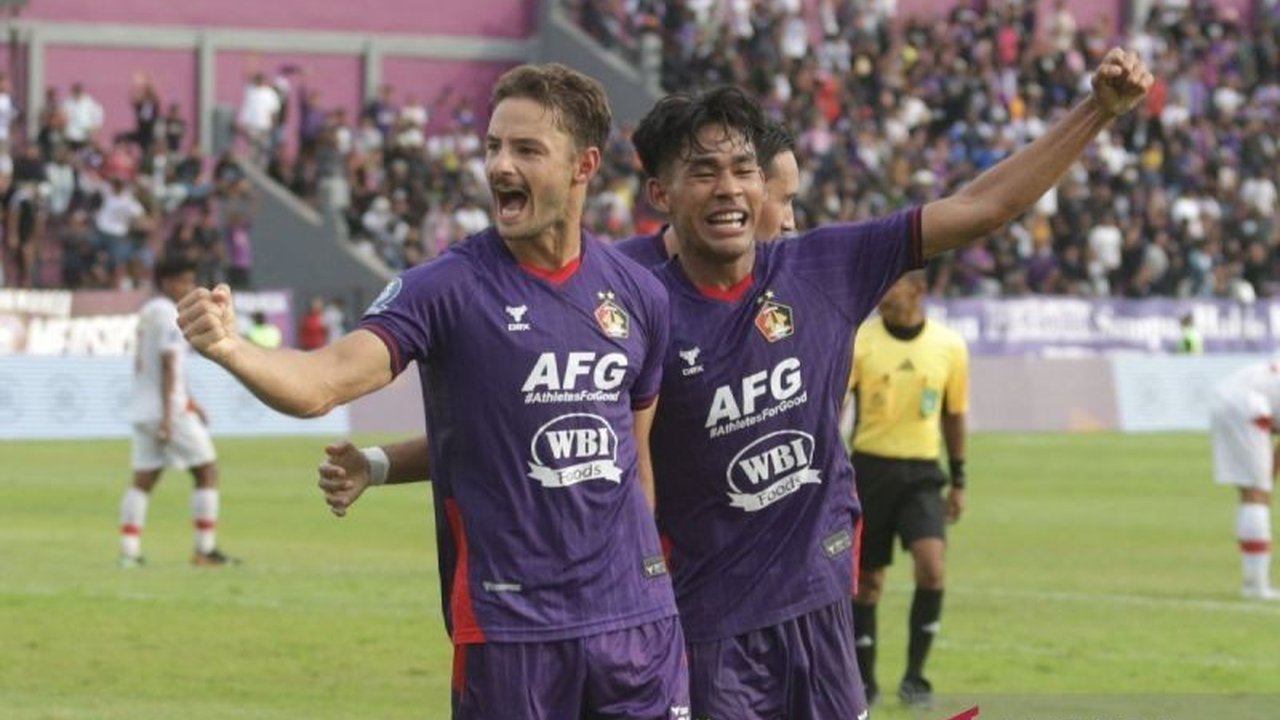 Persis Bungkam Semen Padang 3-2 dalam laga Super League yang penuh drama di Stadion Gor Haji Agus Salim. Kemenangan ini membawa Persis naik satu peringkat di klasemen sementara.