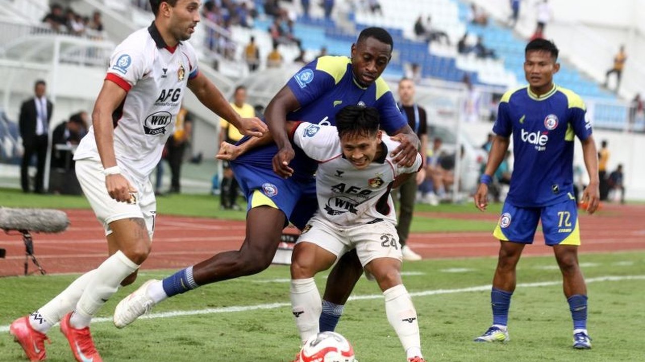 Arema FC akhirnya putus tren negatif enam pertandingan tanpa kemenangan di kandang setelah secara dramatis mengalahkan Persik Kediri 2-1 di Stadion Kanjuruhan. Kemenangan ini membawa Arema FC naik peringkat dalam klasemen Super League.