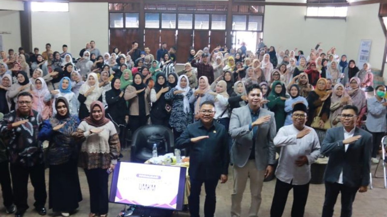 OJK Cirebon intensifkan program edukasi KUR UMKM di Kabupaten Kuningan. Langkah strategis ini bertujuan meningkatkan pemahaman dan akses pembiayaan formal bagi pelaku usaha mikro, kecil, dan menengah.