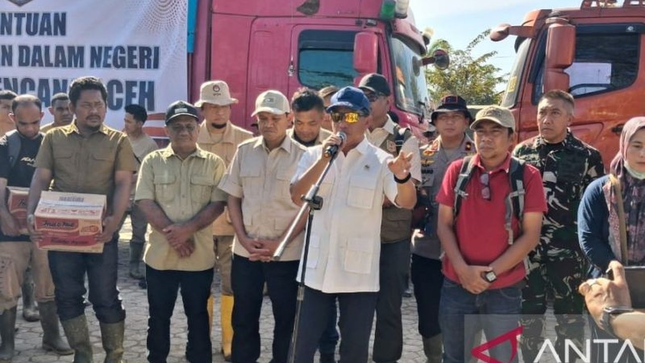 Mendagri Tito Karnavian mendesak pemerintah daerah di Aceh untuk segera mendata rumah rusak akibat bencana dalam waktu tiga hari, mempercepat proses rehabilitasi dan rekonstruksi warga terdampak.