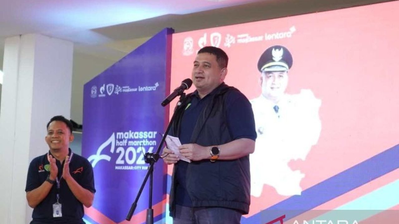 Wali Kota Makassar Munafri Arifuddin resmi meluncurkan Makassar Half Marathon 2026, menargetkan 12.000 pelari dari berbagai daerah untuk memeriahkan event sport tourism bergengsi ini.