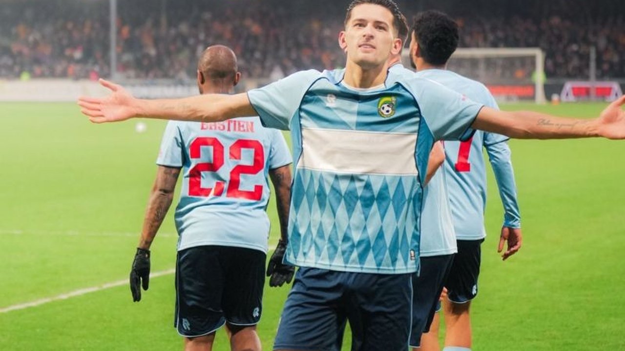 Bek Timnas Indonesia, Justin Hubner, mencetak gol perdananya untuk Fortuna Sittard di Liga Belanda, menyelamatkan timnya dari kekalahan dramatis pada pekan ke-18. Simak detail pertandingan sengit ini.