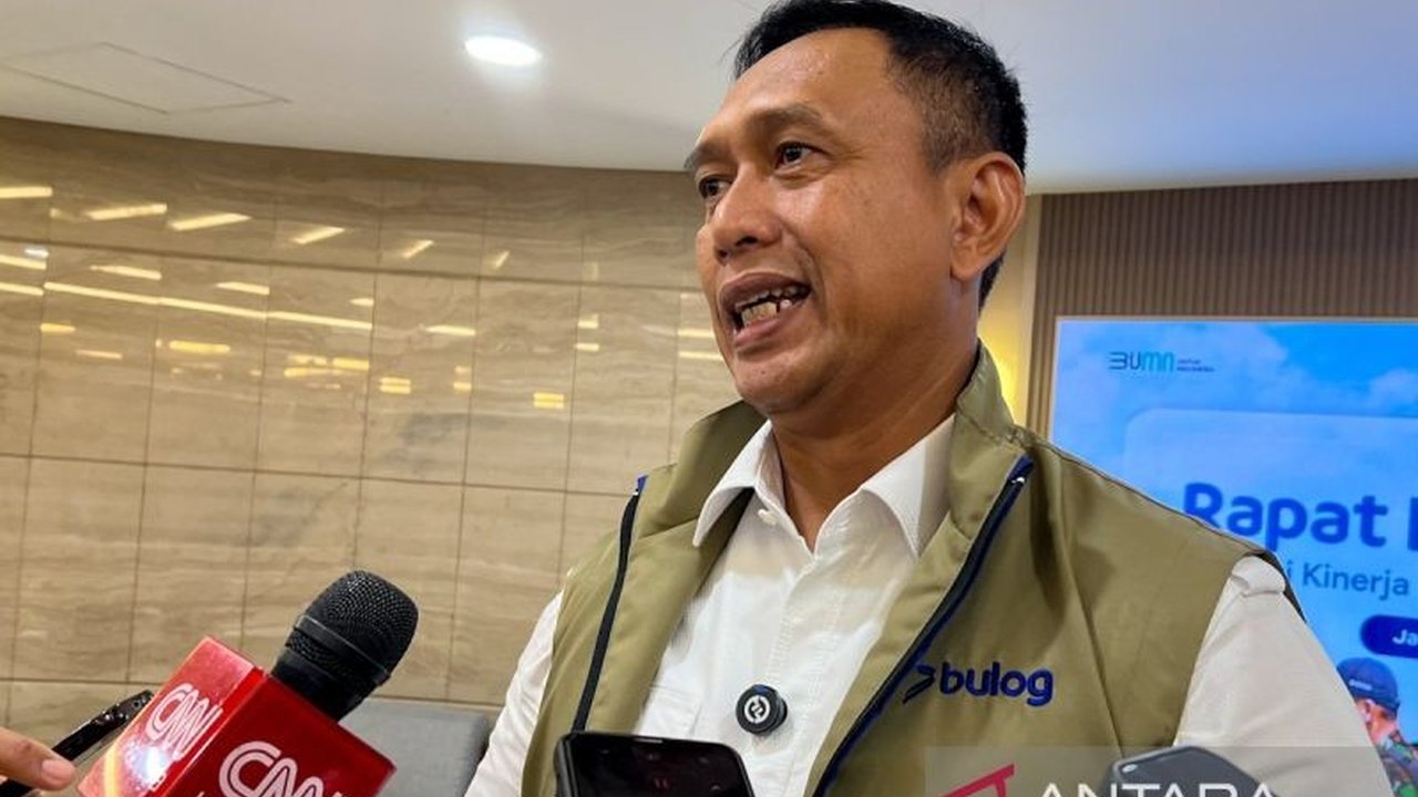Perum Bulog menargetkan penyerapan beras hingga 3 juta ton pada semester pertama 2026 guna menjaga stabilitas harga dan ketahanan pangan nasional.