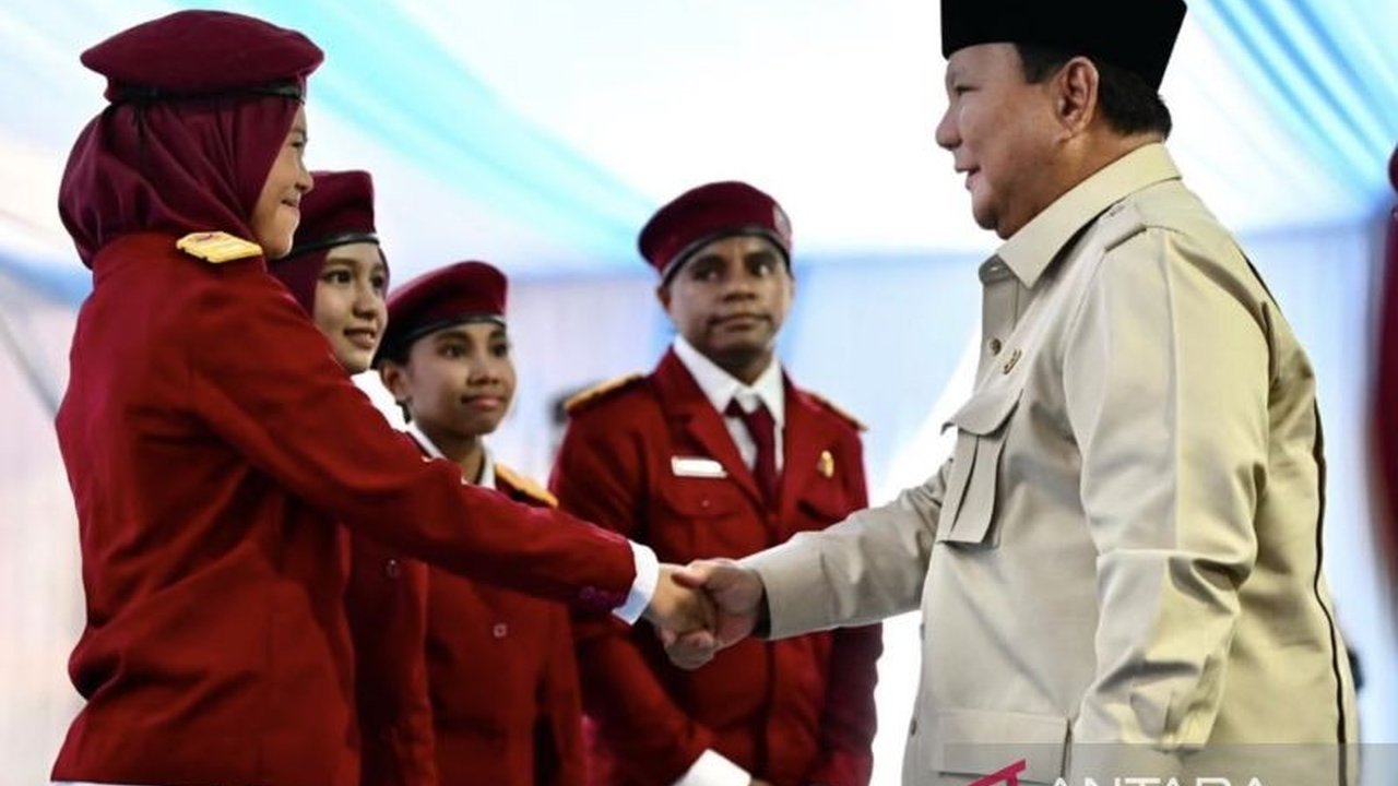 Presiden Prabowo Subianto menegaskan perlunya pembenahan direksi BUMN secara menyeluruh menyusul kinerja yang dinilai tidak sejalan dengan kepentingan negara dan praktik tidak jujur, memicu pertanyaan tentang masa depan tata kelola perusahaan pelat merah.