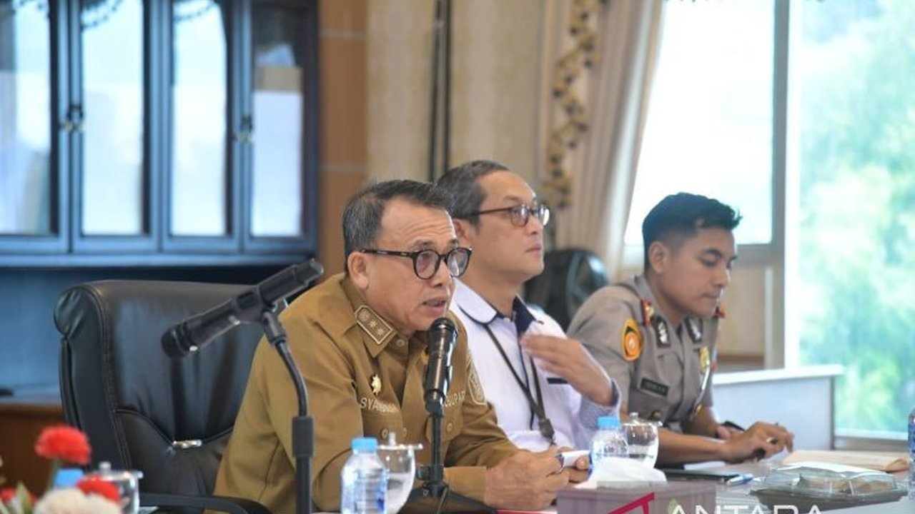 Pemerintah Kabupaten Bangka memperkuat kolaborasi dengan pihak swasta, BUMN, dan BUMD untuk secara serius tangani pengangguran yang mencapai 8.683 orang, guna mencegah dampak sosial lebih lanjut.