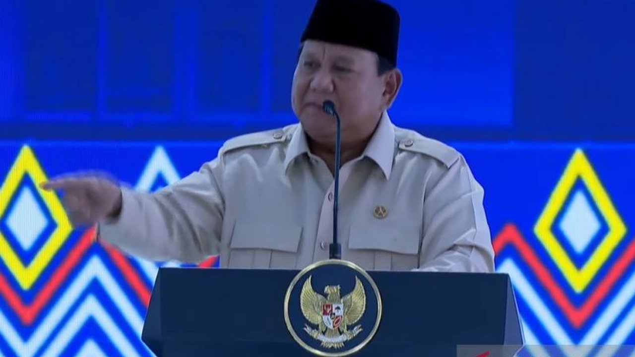 Presiden Prabowo Subianto menetapkan target ambisius 60.000 Koperasi Desa Merah Putih beroperasi pada akhir 2026 untuk menggenjot pertumbuhan ekonomi nasional, meskipun menghadapi berbagai tantangan.