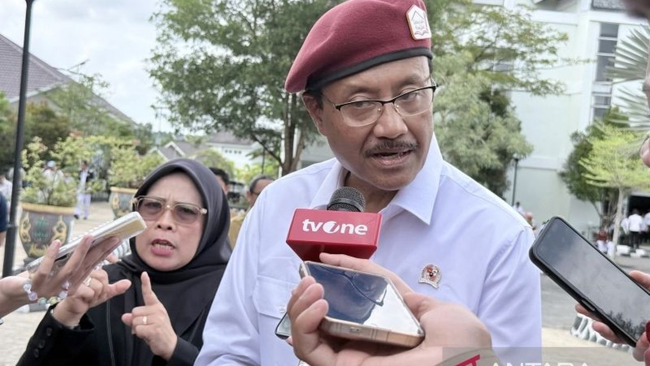 Pemerintah Indonesia menargetkan lebih dari 500.000 siswa dapat mengenyam pendidikan di Sekolah Rakyat pada tahun 2030. Program Sekolah Rakyat ini bertujuan memperluas akses pendidikan bagi keluarga kurang mampu.