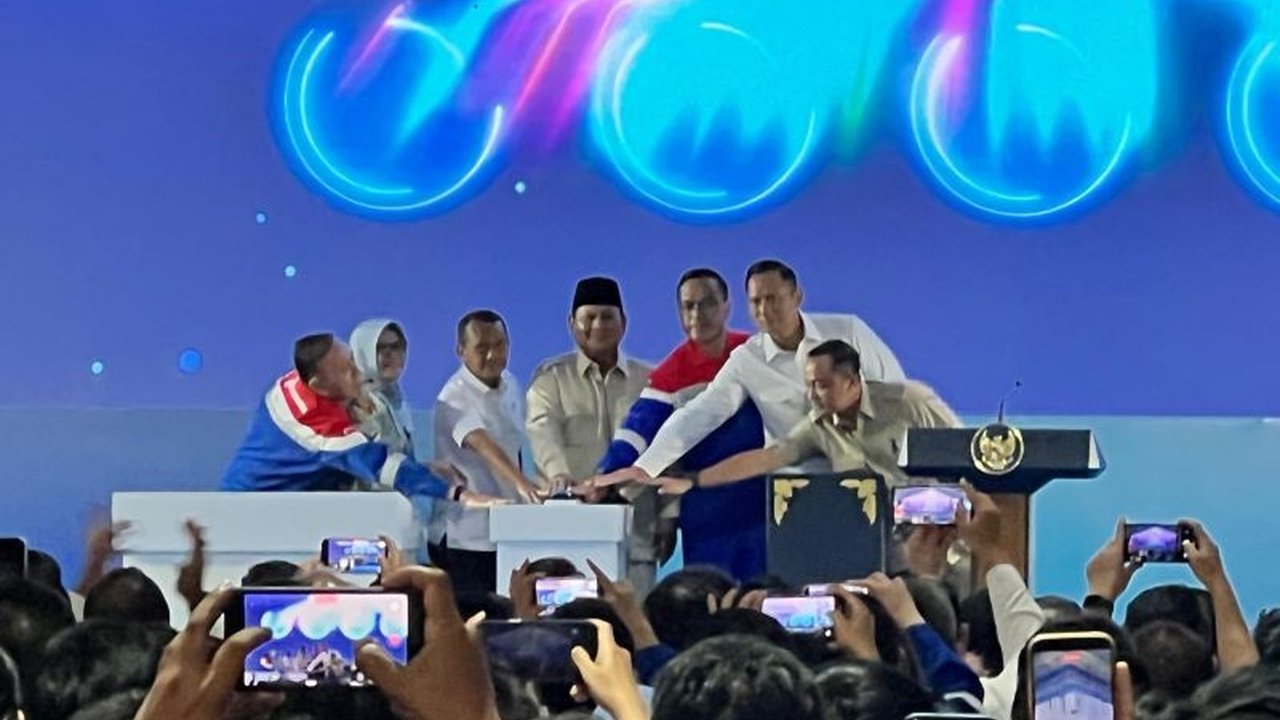 Pemerintah Indonesia menargetkan penghentian impor avtur mulai tahun 2027 sebagai langkah strategis mewujudkan kemandirian energi nasional. Simak detail rencana besar ini!
