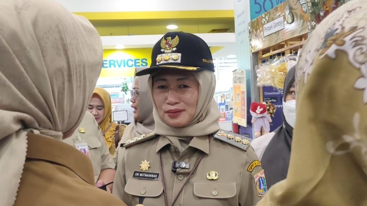 Pemerintah Kota Jakarta Barat serius memperkuat Keterbukaan Informasi Publik Jakarta Barat melalui penguatan PPID hingga tingkat kelurahan, menjamin akses informasi mudah bagi masyarakat.