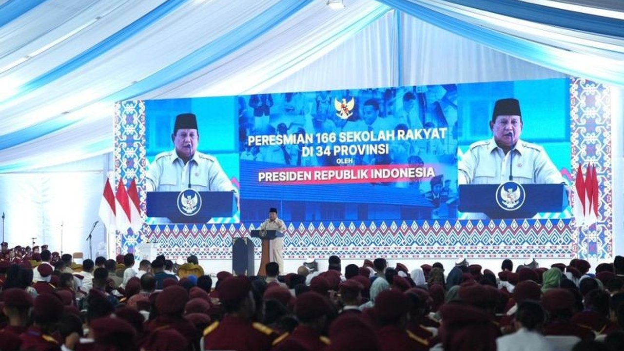 Presiden Prabowo Subianto menegaskan **Kabinet Prabowo kompak** dalam menjalankan program prioritas, membantah isu perpecahan di media sosial. Simak bukti keberhasilan yang diungkapkan Prabowo.