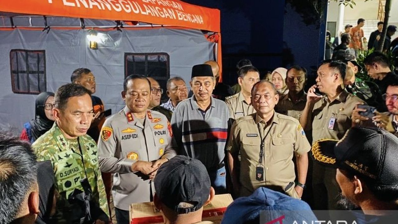 Kapolda Metro Jaya dan Pangdam Jaya meninjau langsung lokasi pengungsian korban banjir di Jakarta Utara, memastikan pelayanan dan menyalurkan Bantuan Banjir Jakarta Utara kepada ratusan warga terdampak.