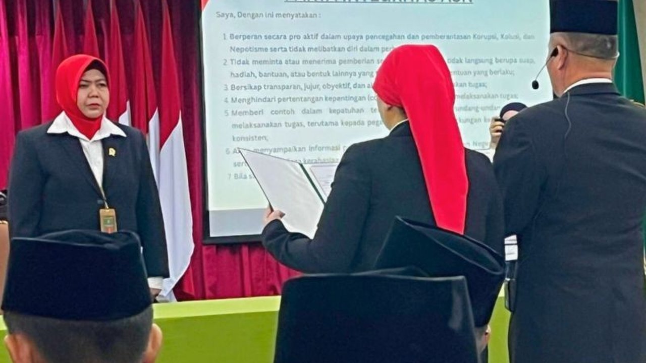 Seluruh hakim dan aparatur Pengadilan Negeri Jakarta Pusat (PN Jakpus) mendeklarasikan serta menandatangani Pakta Integritas 2026, menegaskan komitmen kuat mereka dalam pencegahan korupsi, kolusi, dan nepotisme.