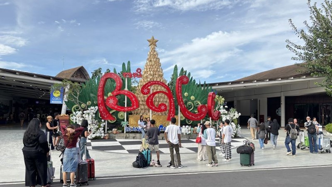 Bandara I Gusti Ngurah Rai mencatat dominasi penumpang internasional pada tahun 2025, mencapai 63 persen dari total, didorong oleh pembukaan rute baru yang signifikan.