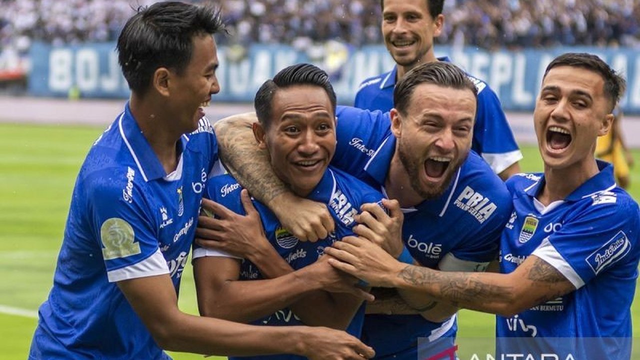 Persib Bandung berhasil mengamankan posisi teratas dan menyandang predikat Persib Juara Paruh Musim Super League 2025/2026 setelah menaklukkan Persija Jakarta dalam laga sengit.