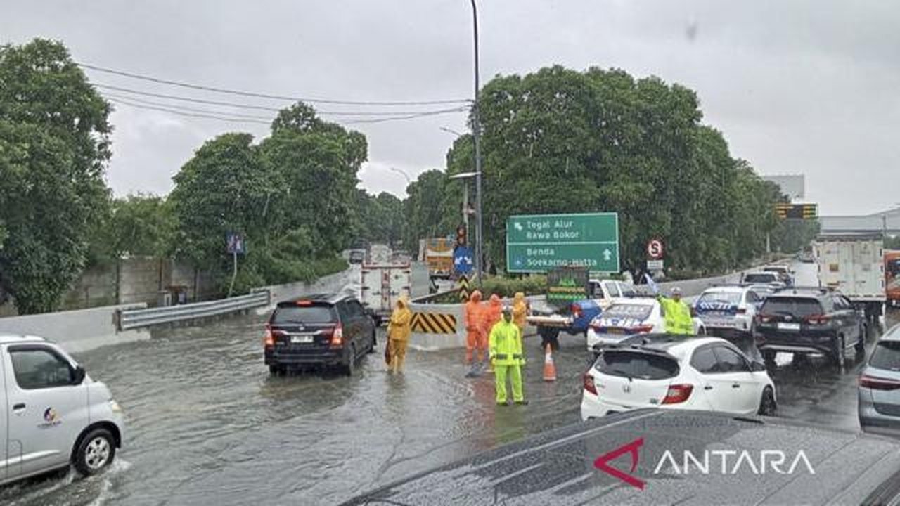 Kondisi Terkini Tol Menuju Bandara Soekarno-Hatta. Antara
