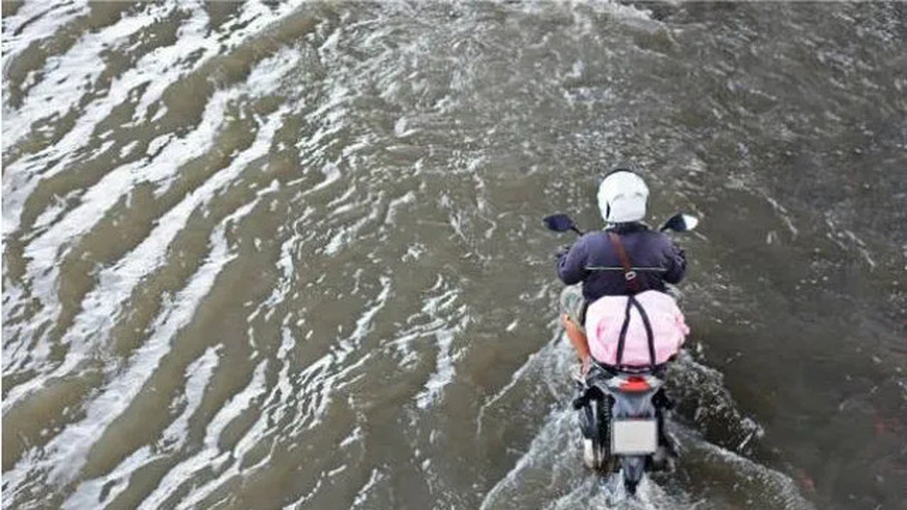 Motor menerobos banjir sebabkan kerusakan pada sistem kelistrikan dan komponen dalam mesin (Suzuki)