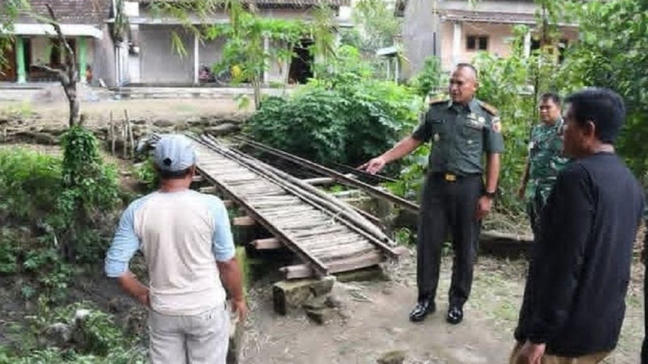 Korem 081/DSJ menginisiasi Pembangunan Jembatan Ngawi di dua lokasi krusial, mengatasi isolasi dan meningkatkan mobilitas warga. Simak detail program TNI AD ini untuk kesejahteraan masyarakat.