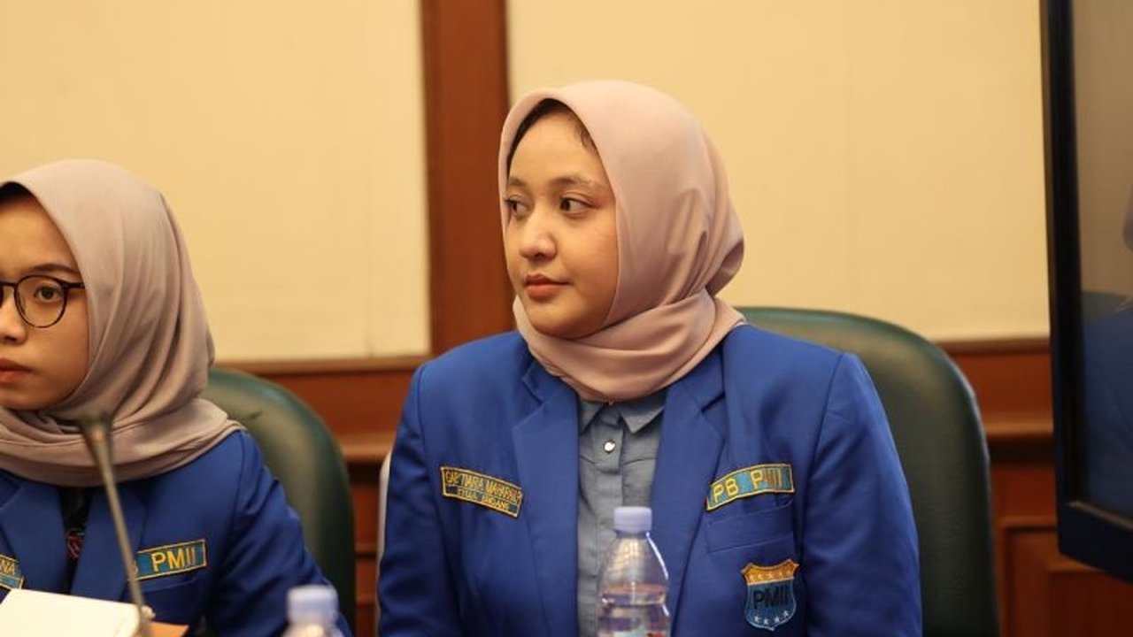Korps Pergerakan Mahasiswa Islam Indonesia Putri (KOPRI PB PMII) menolak usulan Pilkada lewat DPRD, menegaskan pentingnya menjaga kedaulatan rakyat dan partisipasi perempuan dalam demokrasi lokal.