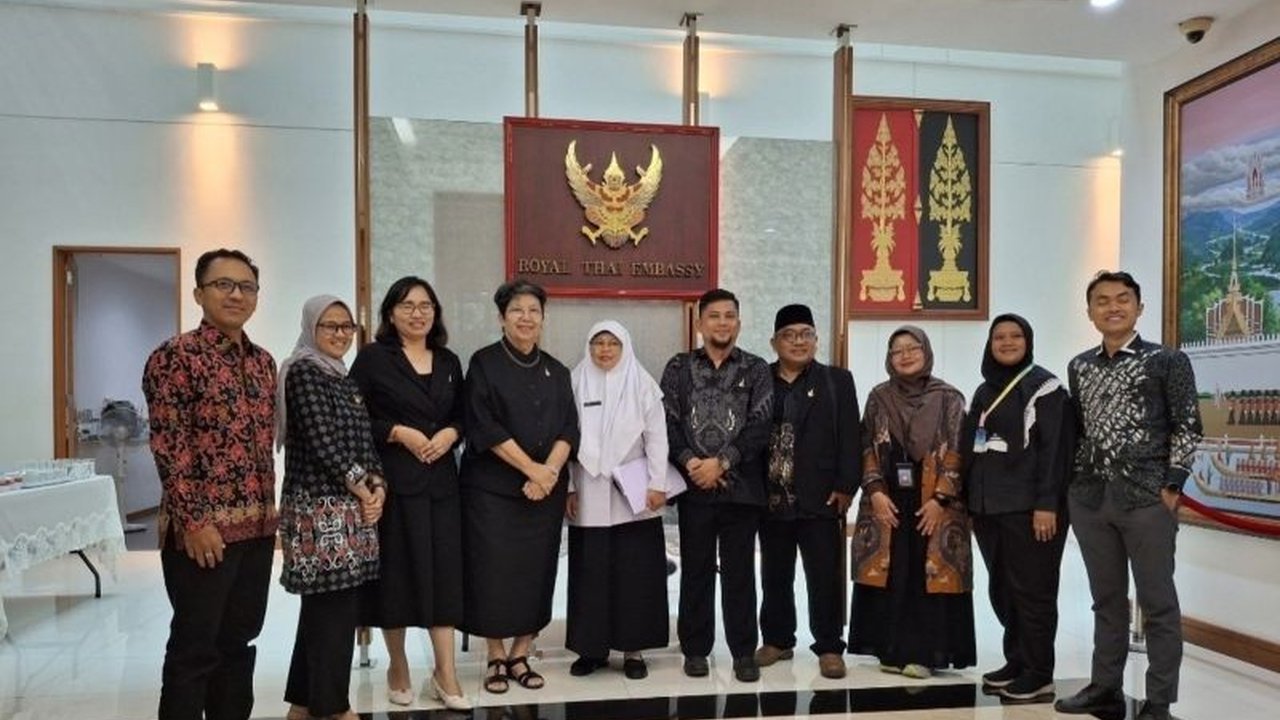 Delegasi Yayasan Penghargaan Putri Maha Chakri (PMCAF) Thailand menekankan pentingnya Penghargaan Putri Maha Chakri dalam mengakui peran vital guru dan dampaknya pada siswa di 14 negara Asia.