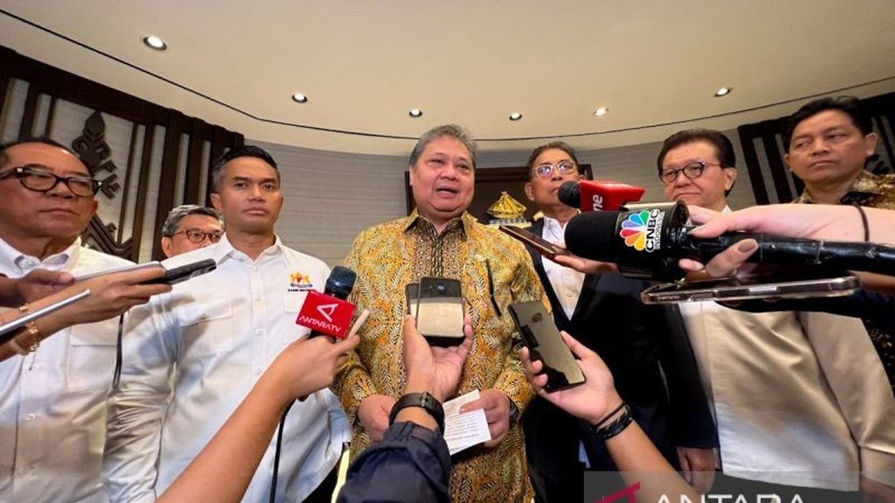 Menteri Koordinator Bidang Perekonomian Airlangga Hartarto menegaskan program mandatori Biodiesel B40 akan terus diterapkan tahun ini, sementara opsi B50 masih dalam tahap kajian mendalam.