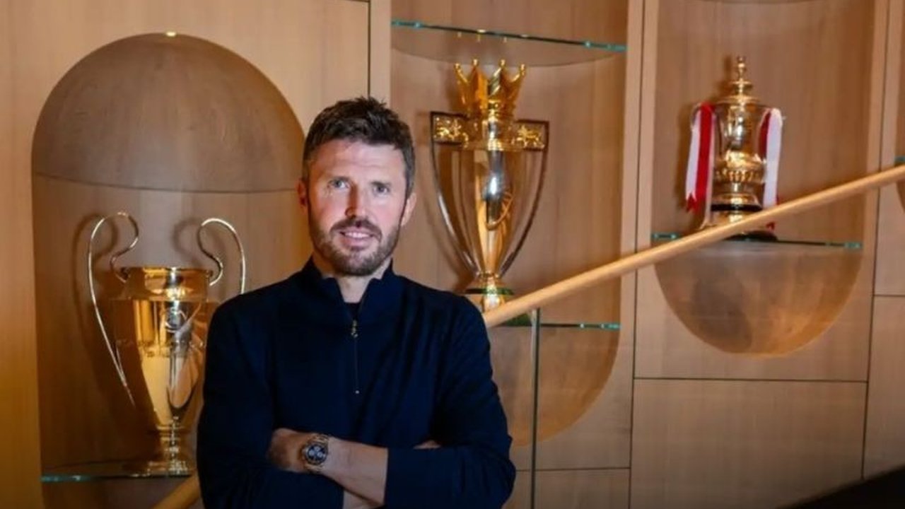 Legenda klub Michael Carrick secara resmi ditunjuk sebagai pelatih sementara Manchester United hingga akhir musim 2025/26, menggantikan Ruben Amorim, dan siap mengemban tanggung jawab besar.