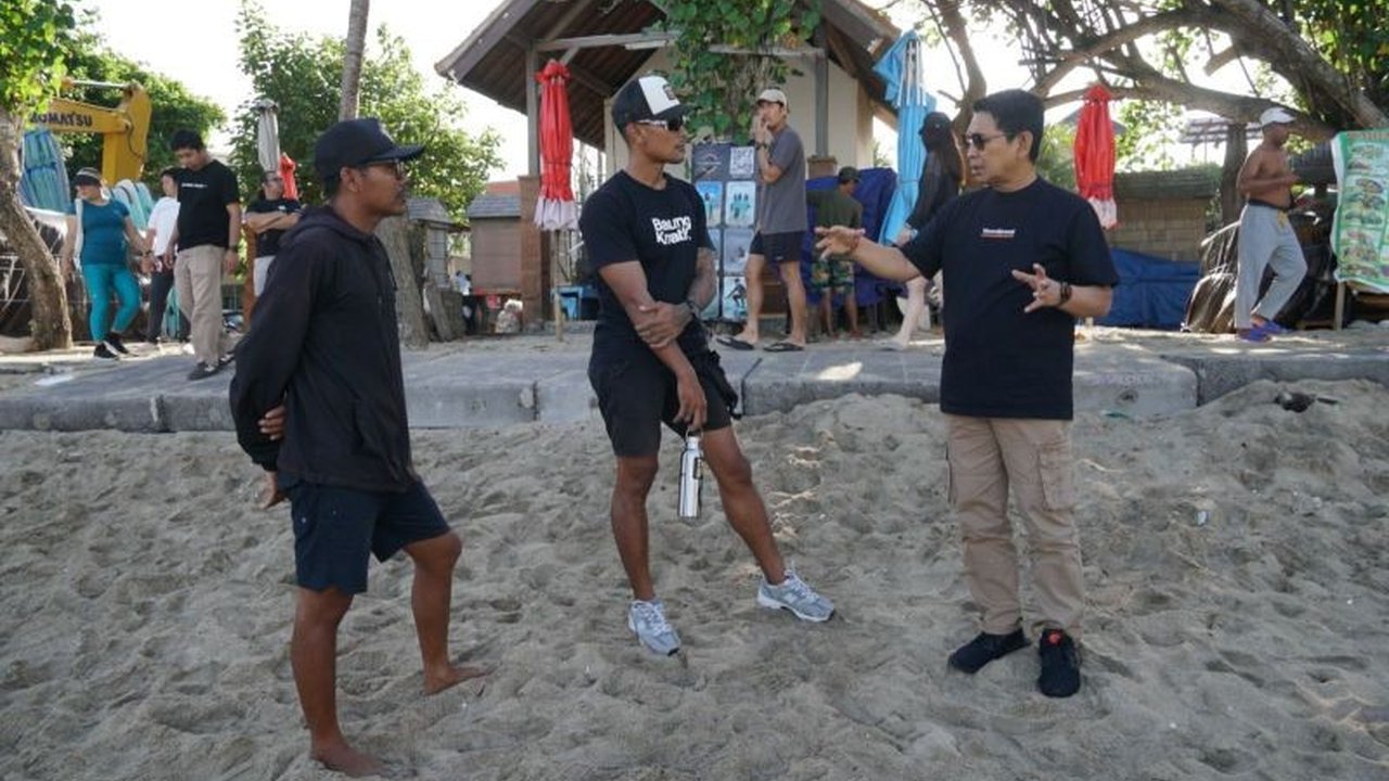Pemerintah Kabupaten Badung, Bali, memulai penataan pasir Pantai Kuta yang rusak akibat abrasi sejak 13 Januari 2026, demi menjaga keindahan dan daya tarik destinasi wisata dunia ini.