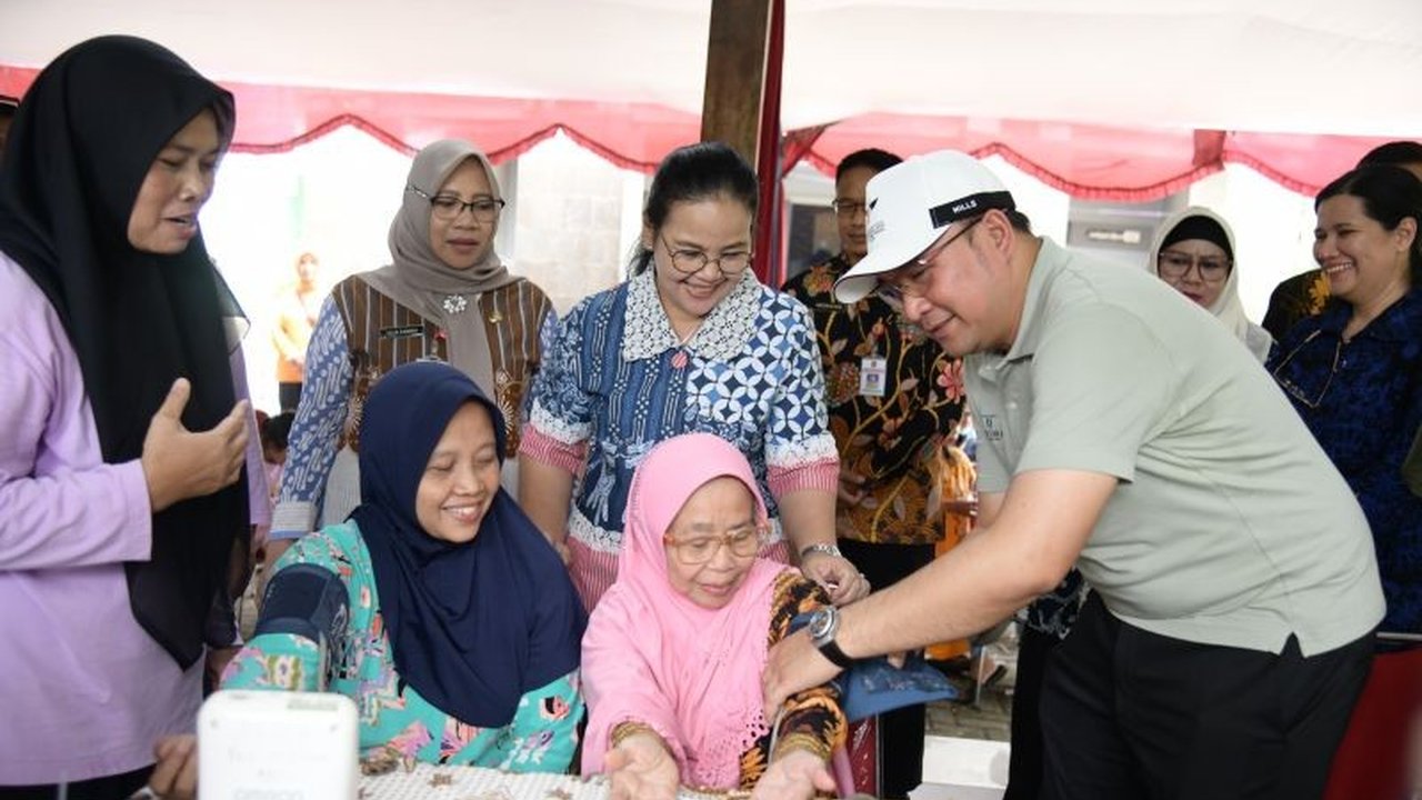 Wali Kota Semarang, Agustina Wilujeng Pramestuti, mengumumkan capaian Indeks Pembangunan Manusia (IPM) Kota Semarang yang sangat tinggi, mencapai 85,80 pada tahun 2025.