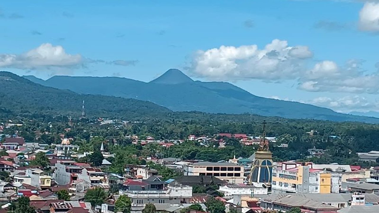 Badan Geologi, Kementerian ESDM, mengimbau masyarakat mematuhi radius bahaya Gunung Soputan di Minahasa Tenggara menyusul status Waspada (Level II) guna mengantisipasi potensi erupsi dan lahar.