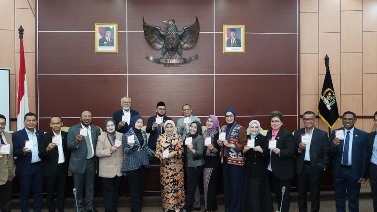 Kelompok DPD di MPR RI resmi meluncurkan buku saku pedoman bagi anggotanya periode 2024-2029. Peluncuran buku saku DPD MPR ini diharapkan memperkuat fungsi konstitusional dan agenda strategis DPD dalam menghadapi tantangan ke depan.