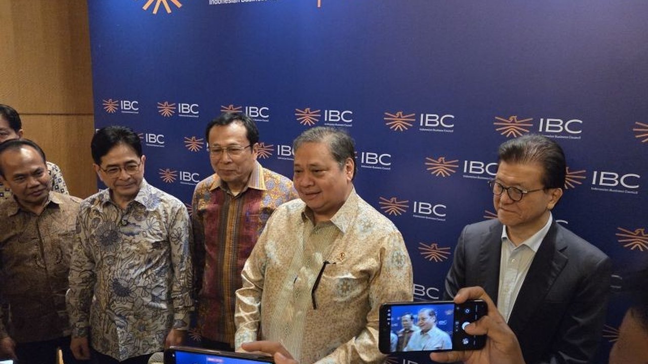 Pemerintah Indonesia berencana membentuk BUMN Tekstil Baru dengan alokasi dana US$6 miliar melalui Danantara, bertujuan memodernisasi industri dan meningkatkan ekspor secara signifikan.