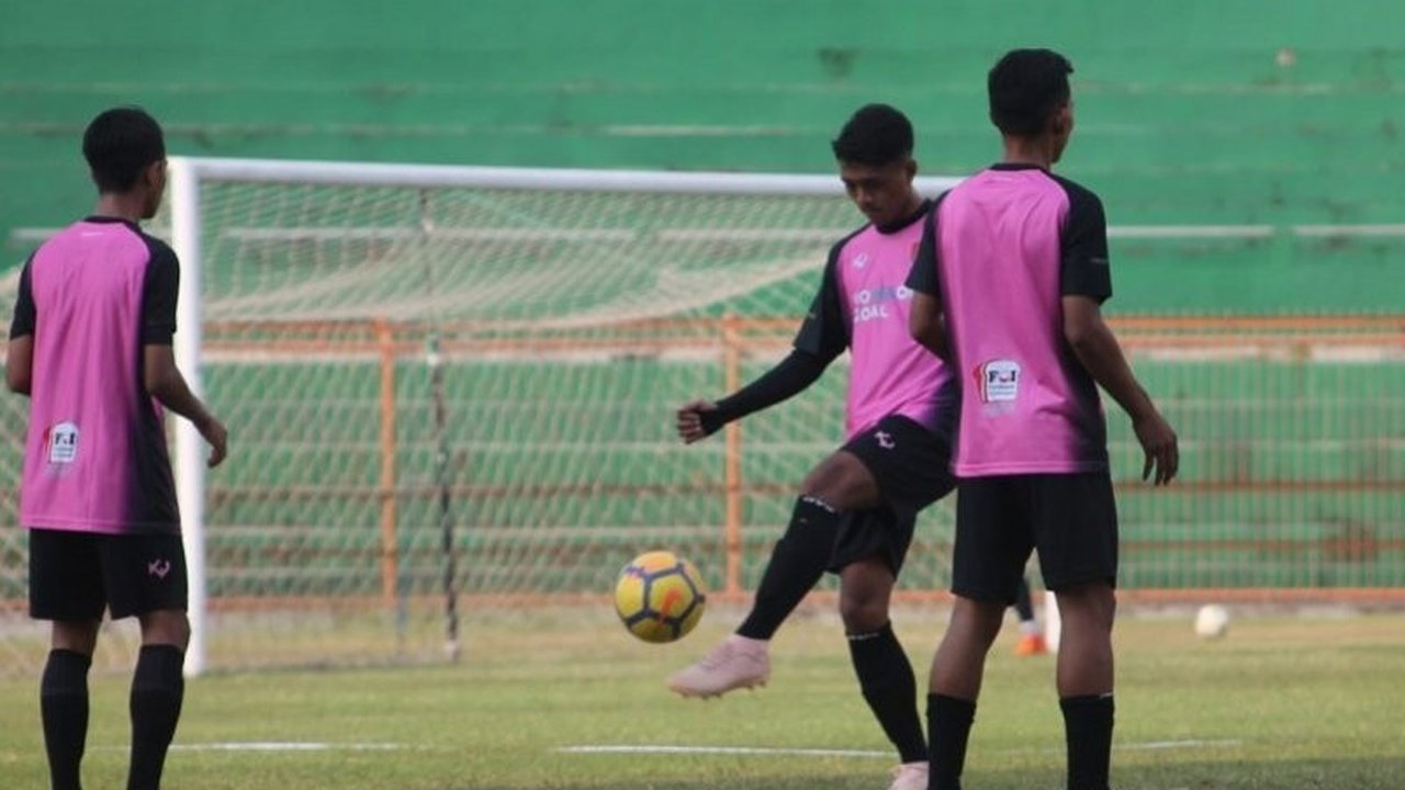 Persijap Jepara sukses mendatangkan penyerang asing anyar, Iker Guarrotxena, di bursa transfer paruh musim. Kedatangan Iker Guarrotxena diharapkan mampu mempertajam lini serang tim berjuluk Laskar Kalinyamat dalam mengarungi sisa kompetisi BRI Super Leagu