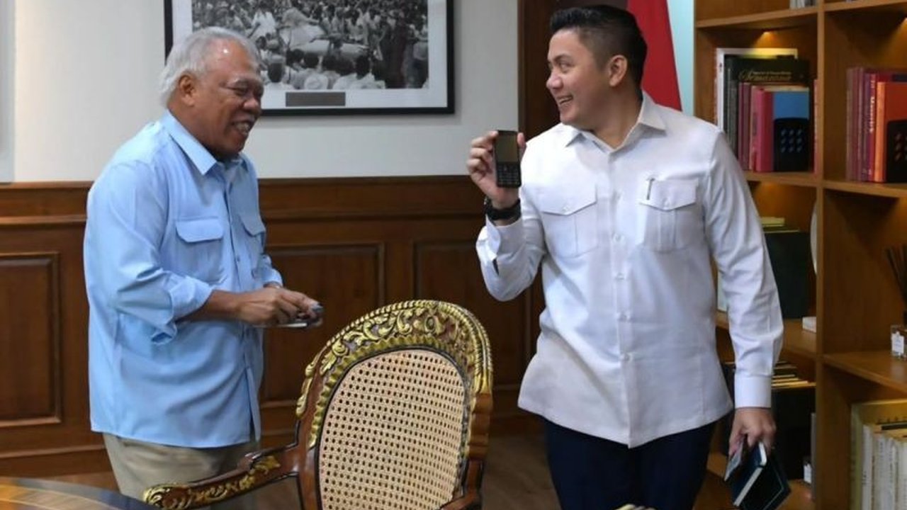 Sekretaris Kabinet Teddy Indra Wijaya dan Kepala Otorita IKN Basuki Hadimuljono membahas perkembangan terbaru pembangunan IKN serta masukan Presiden Prabowo Subianto, memastikan kelanjutan proyek strategis nasional ini.