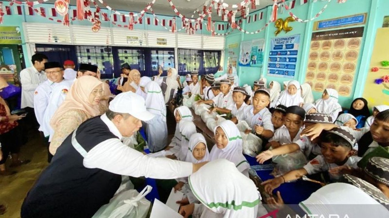 Banjir parah melanda Kalimantan Selatan, menyebabkan 206 madrasah terdampak dan mengganggu aktivitas belajar mengajar. Kemenag Kalsel bergerak cepat menyalurkan bantuan kepada korban.